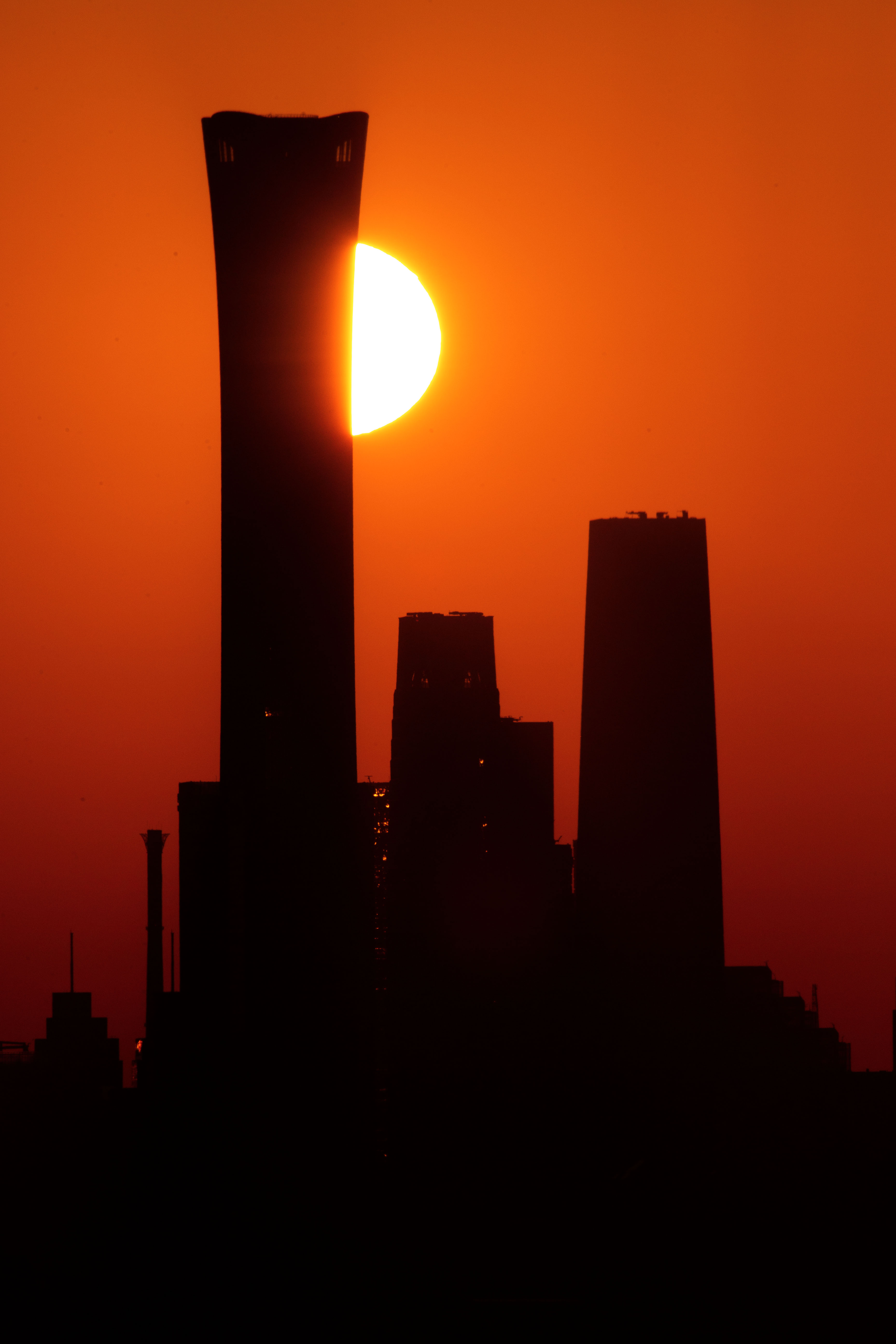 1-8-2024年3月8日办公室拍摄中国尊日出-6-3.jpg
